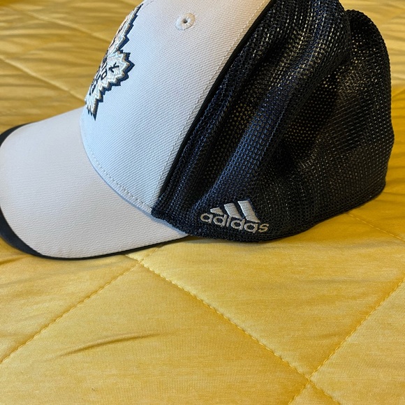 Toronto maple leafs adidas hat men’s small/medium navy outdoor game - Picture 9 of 9